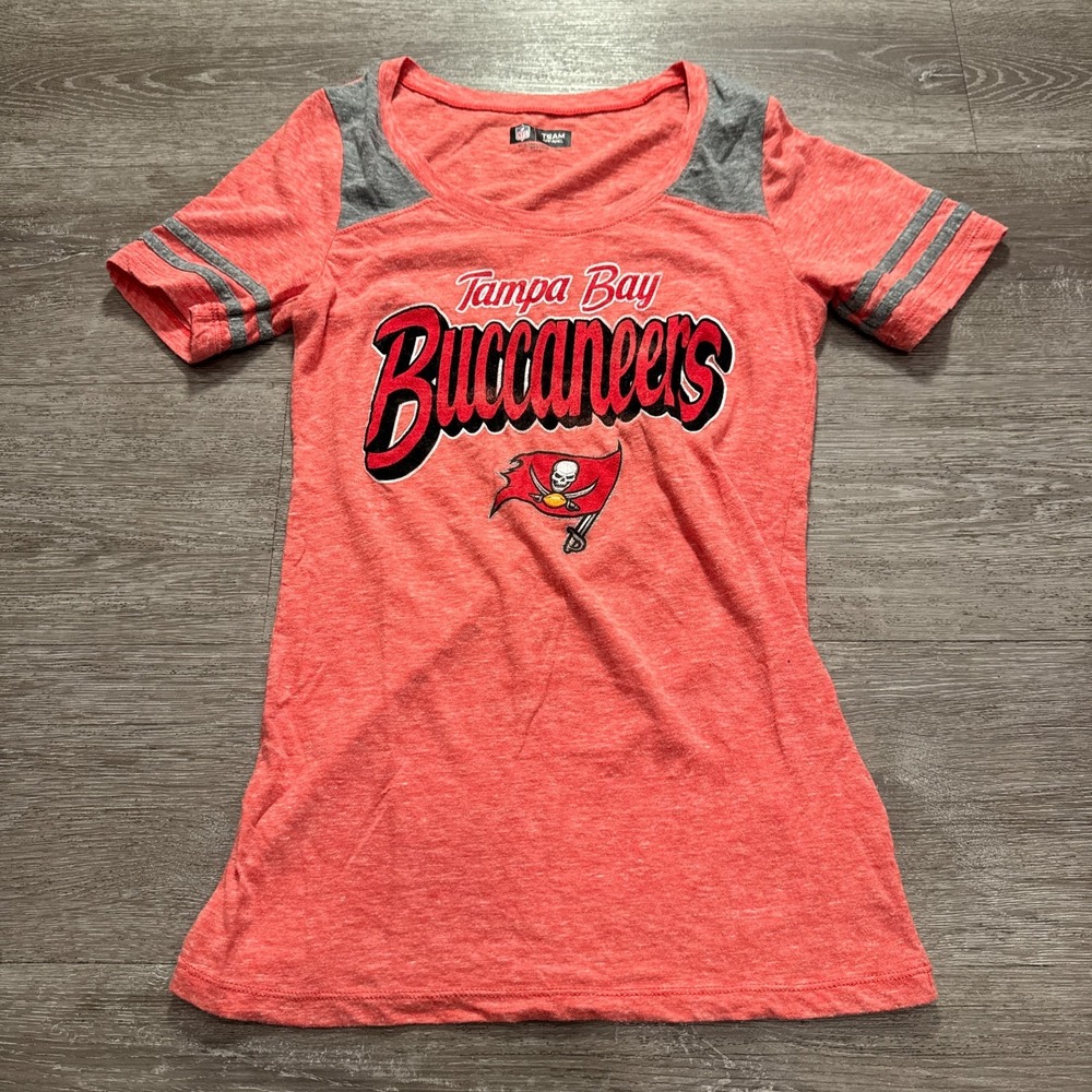 Tampa Bay Buccaneers Top Womens Small Short Sleeve Tee Graphic Logo Fitted Shirt